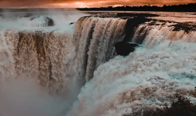The Iguazu National Park has a total area of 67,720 hectares