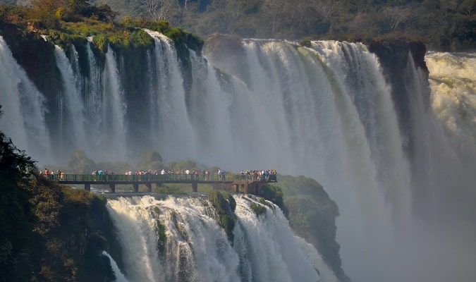 The Iguaçu National Park has a total area of 185,262.5 hectares